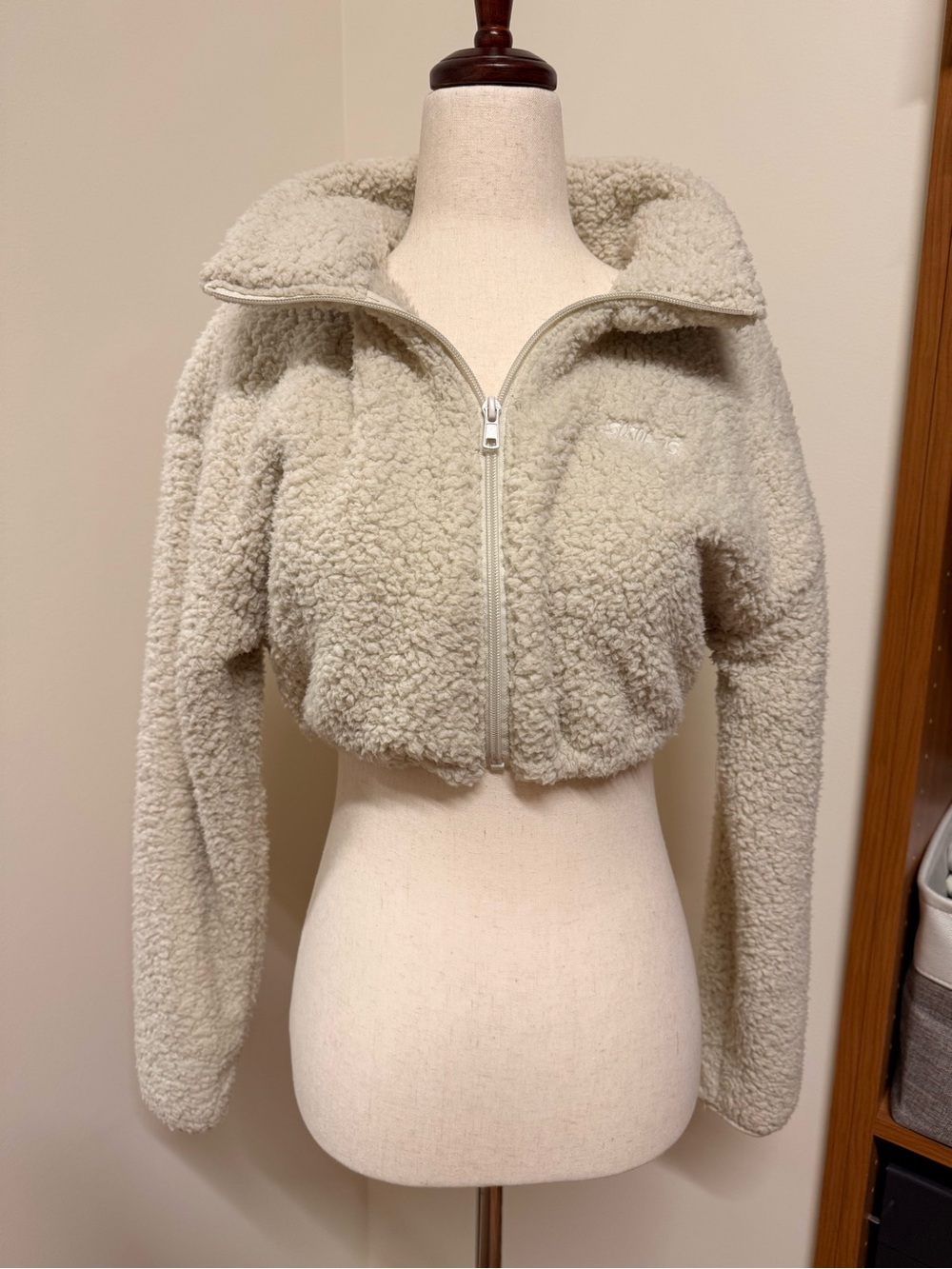 SKIMS Cropped Teddy Sherpa Jacket - Cream